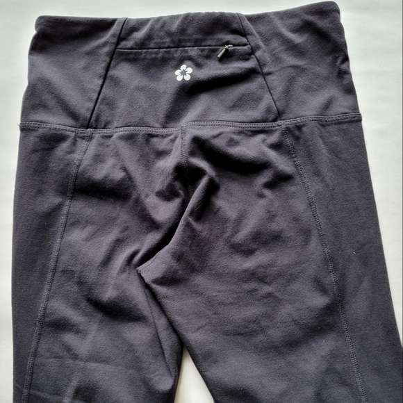 Tuff athletics leggings made in Canada size Small ZIPPER POCKET - Picture 2 of 4